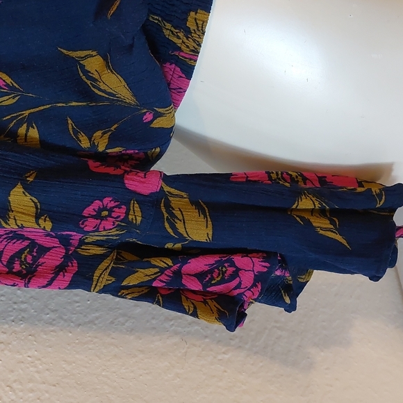 Express top. Very feminine blue floral. Size S/P. Pre-owned, very gently used. - Picture 2 of 5